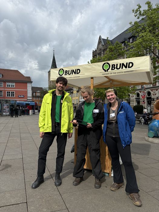 Werberinnen und Werber des BUND auf dem Anger in Erfurt